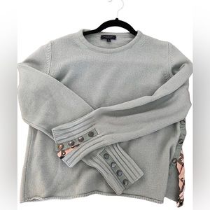Burberry 100% extra fine Merino wool long sleeve sweater like new